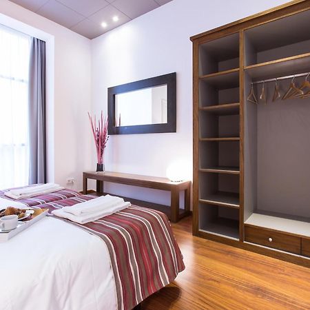 Serennia Apartamentos Ramblas - Placa Catalunya Барселона Номер фото