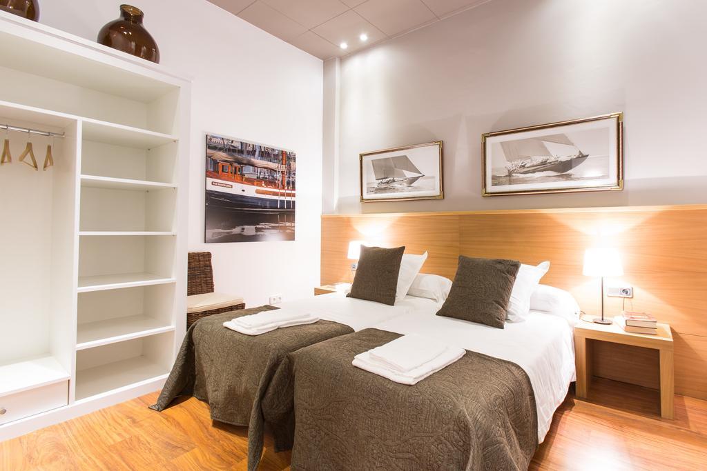 Serennia Apartamentos Ramblas - Placa Catalunya Барселона Номер фото