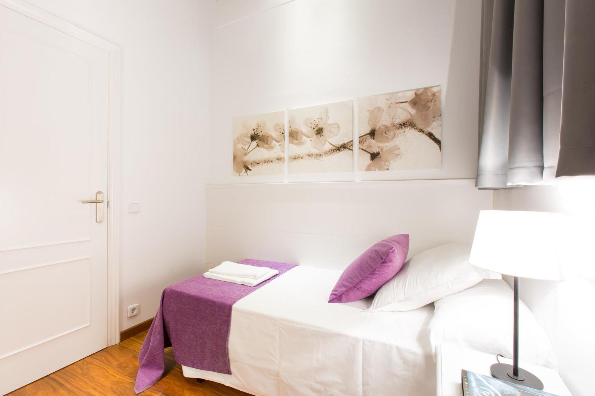 Serennia Apartamentos Ramblas - Placa Catalunya Барселона Номер фото