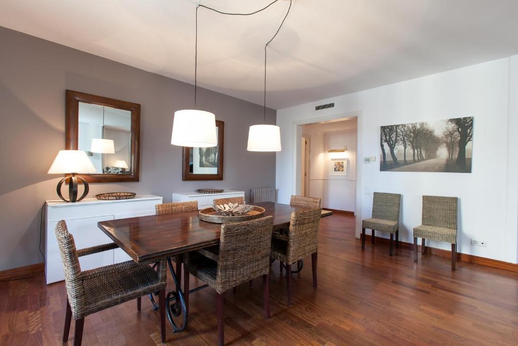 Serennia Apartamentos Ramblas - Placa Catalunya Барселона Номер фото
