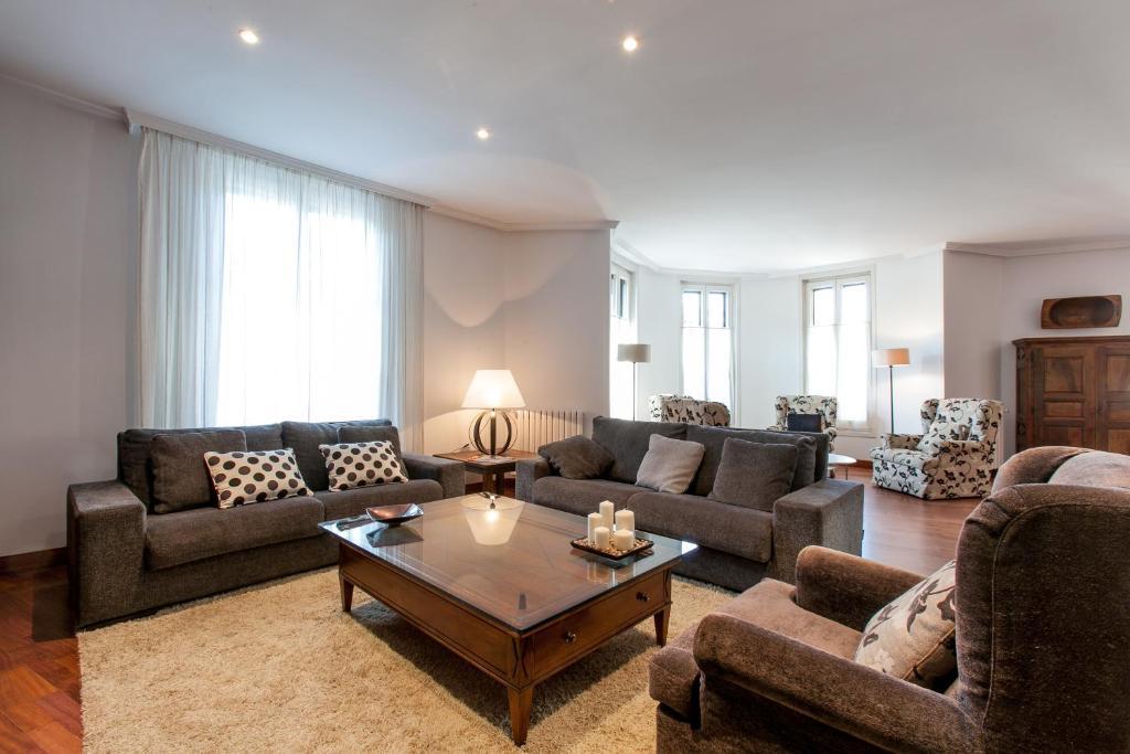 Serennia Apartamentos Ramblas - Placa Catalunya Барселона Номер фото