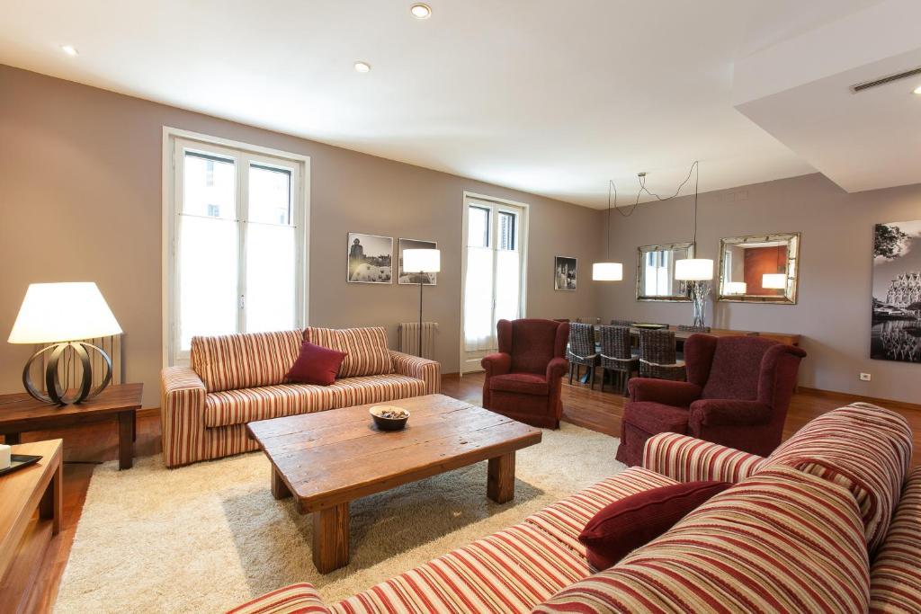 Serennia Apartamentos Ramblas - Placa Catalunya Барселона Номер фото