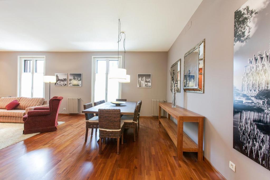 Serennia Apartamentos Ramblas - Placa Catalunya Барселона Номер фото