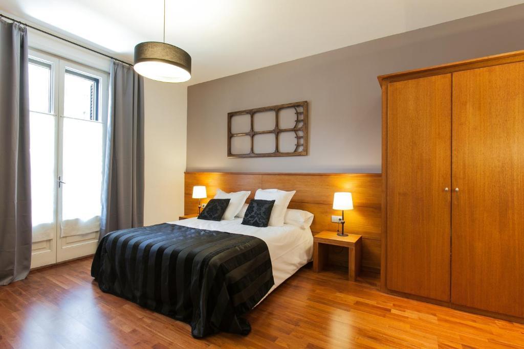 Serennia Apartamentos Ramblas - Placa Catalunya Барселона Номер фото