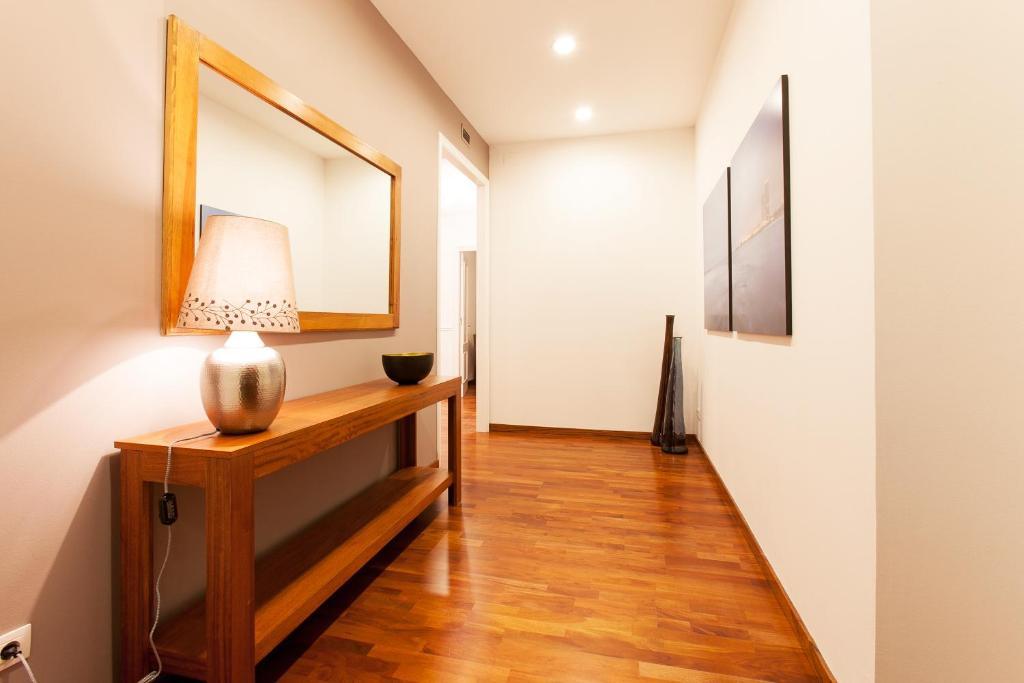 Serennia Apartamentos Ramblas - Placa Catalunya Барселона Номер фото