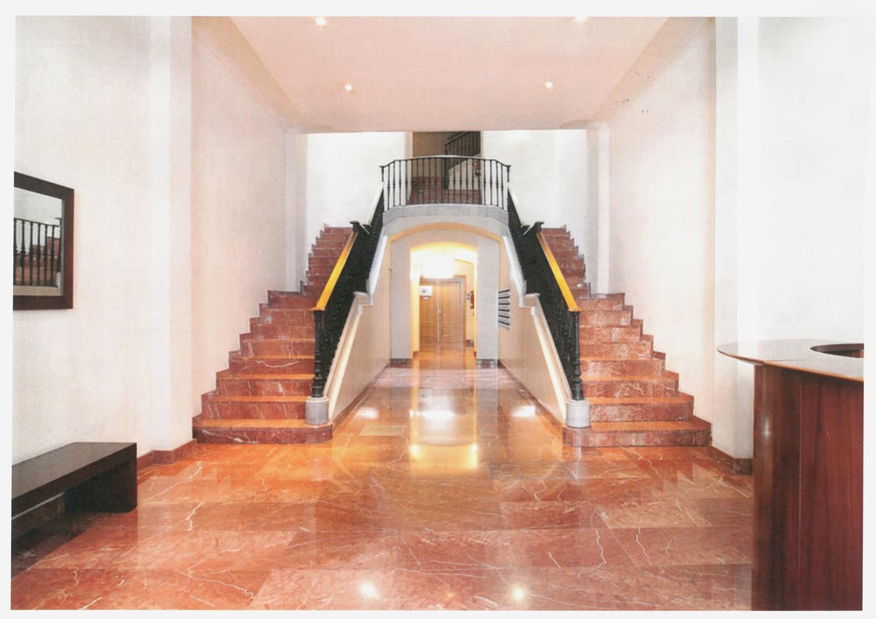 Serennia Apartamentos Ramblas - Placa Catalunya Барселона Экстерьер фото