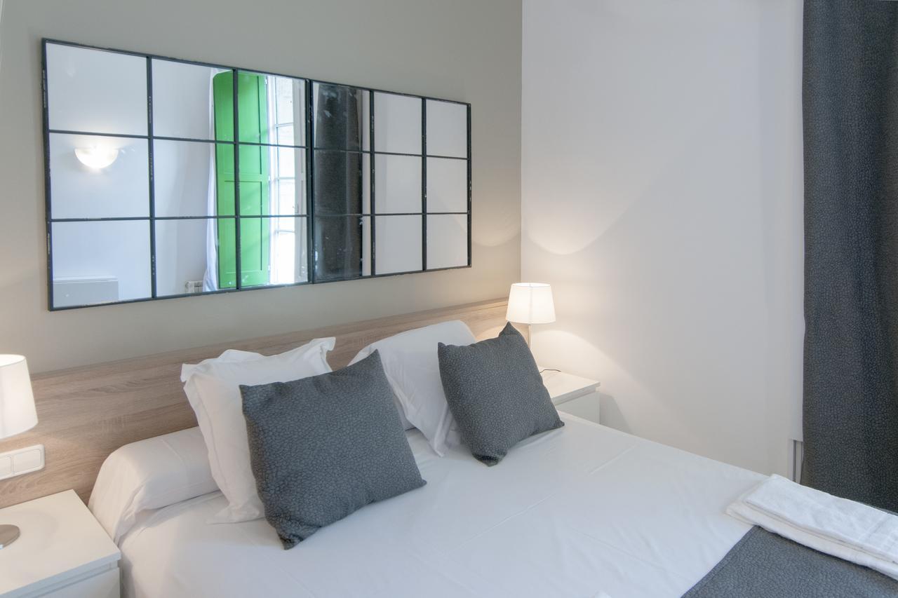 Serennia Apartamentos Ramblas - Placa Catalunya Барселона Экстерьер фото