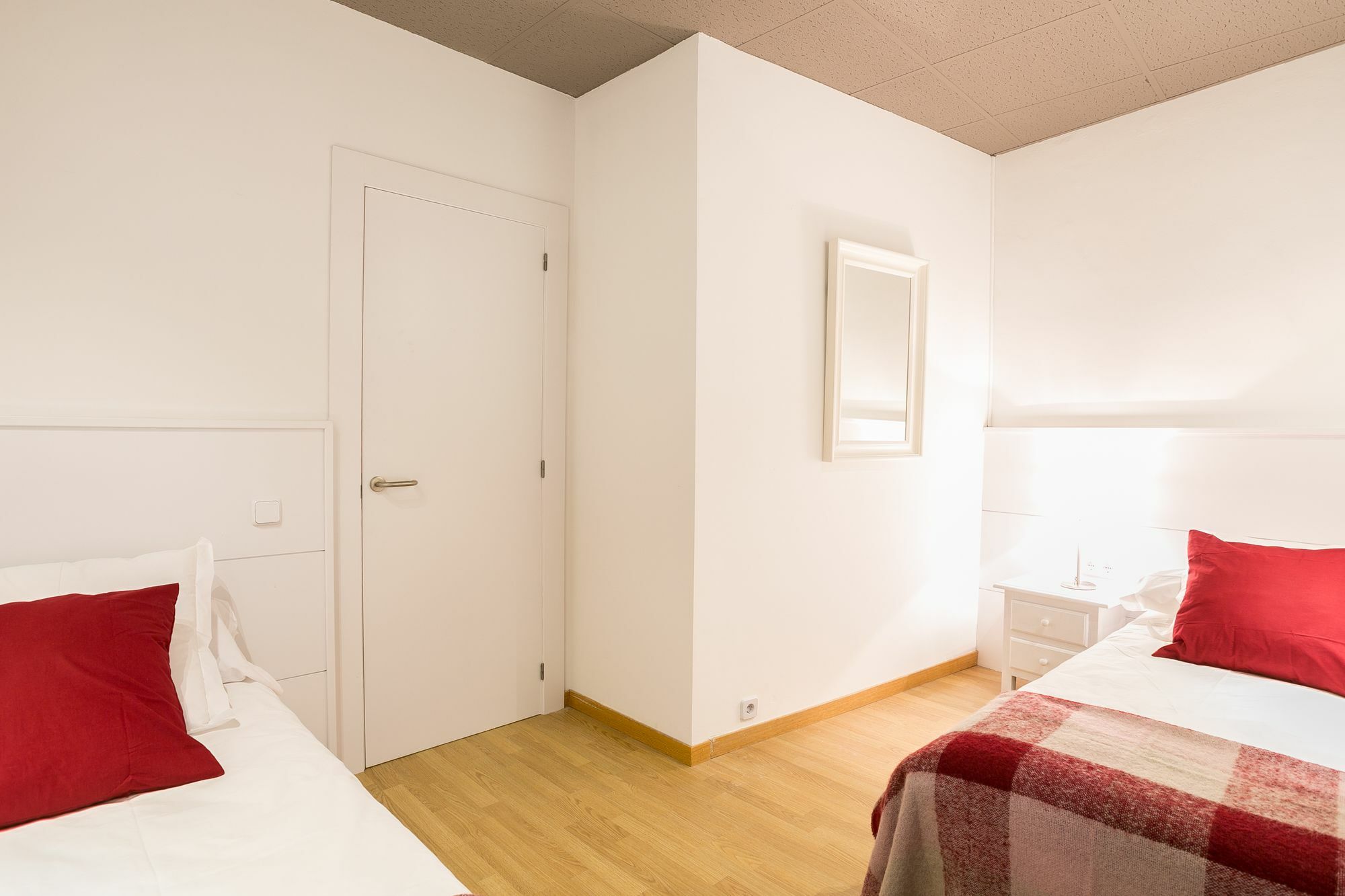 Serennia Apartamentos Ramblas - Placa Catalunya Барселона Экстерьер фото