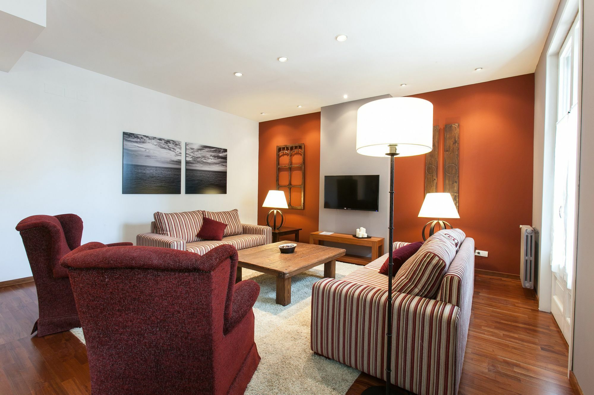 Serennia Apartamentos Ramblas - Placa Catalunya Барселона Экстерьер фото