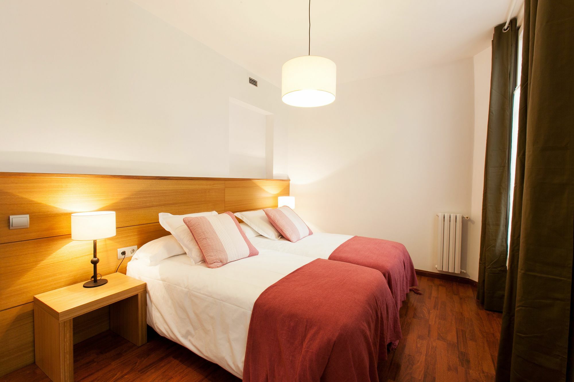 Serennia Apartamentos Ramblas - Placa Catalunya Барселона Экстерьер фото