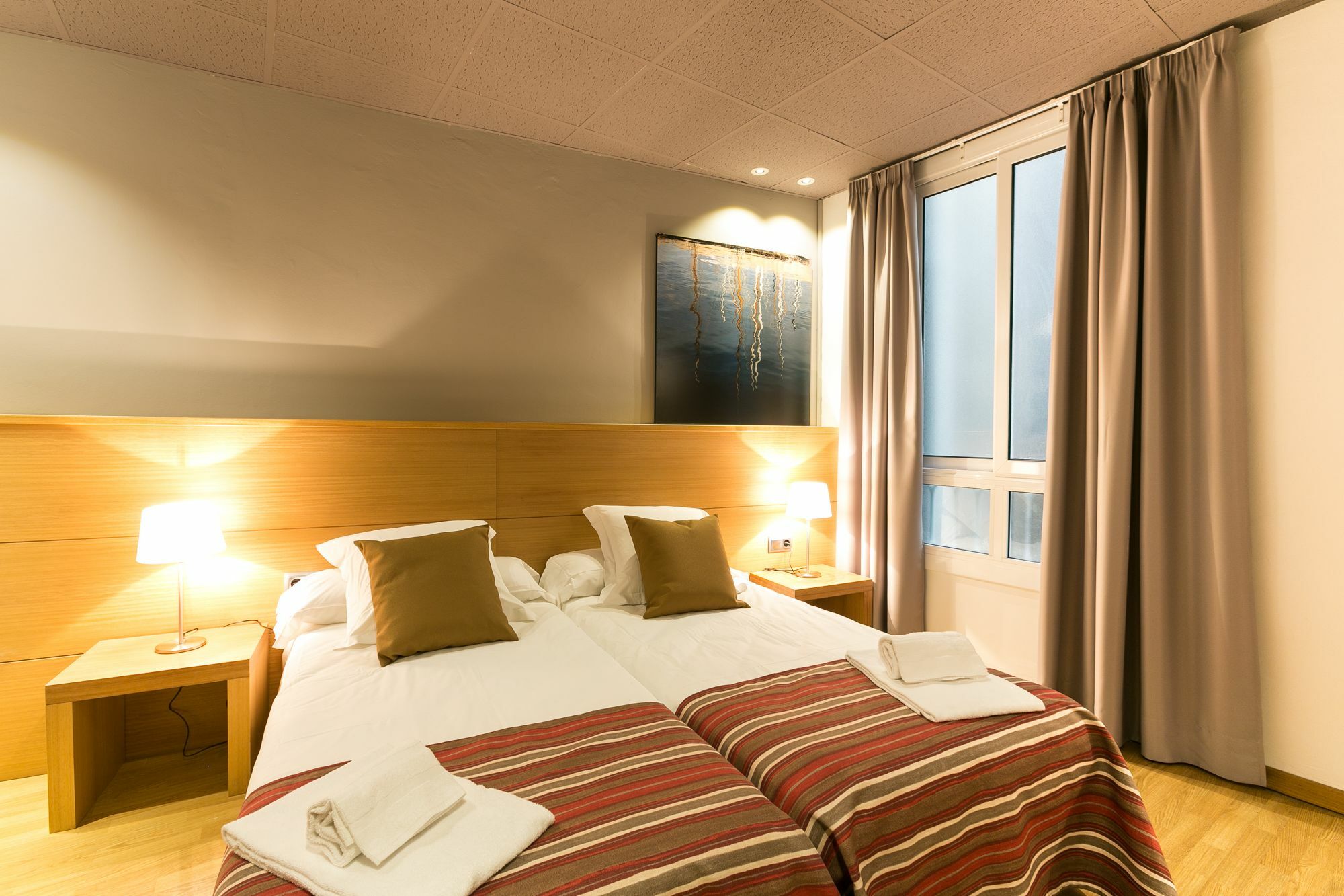 Serennia Apartamentos Ramblas - Placa Catalunya Барселона Экстерьер фото