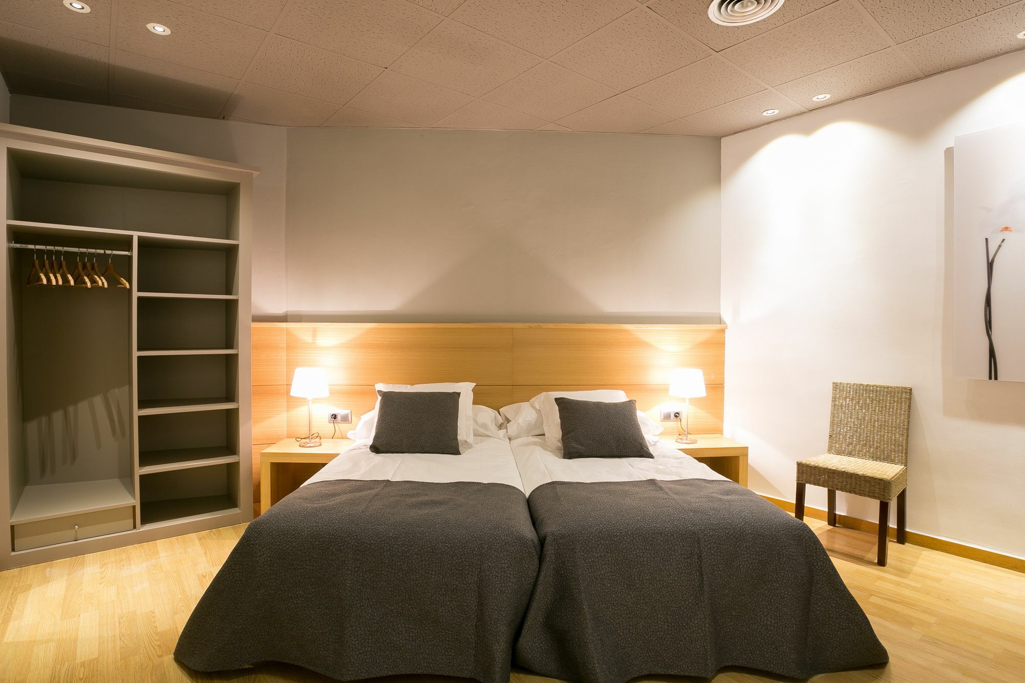 Serennia Apartamentos Ramblas - Placa Catalunya Барселона Экстерьер фото